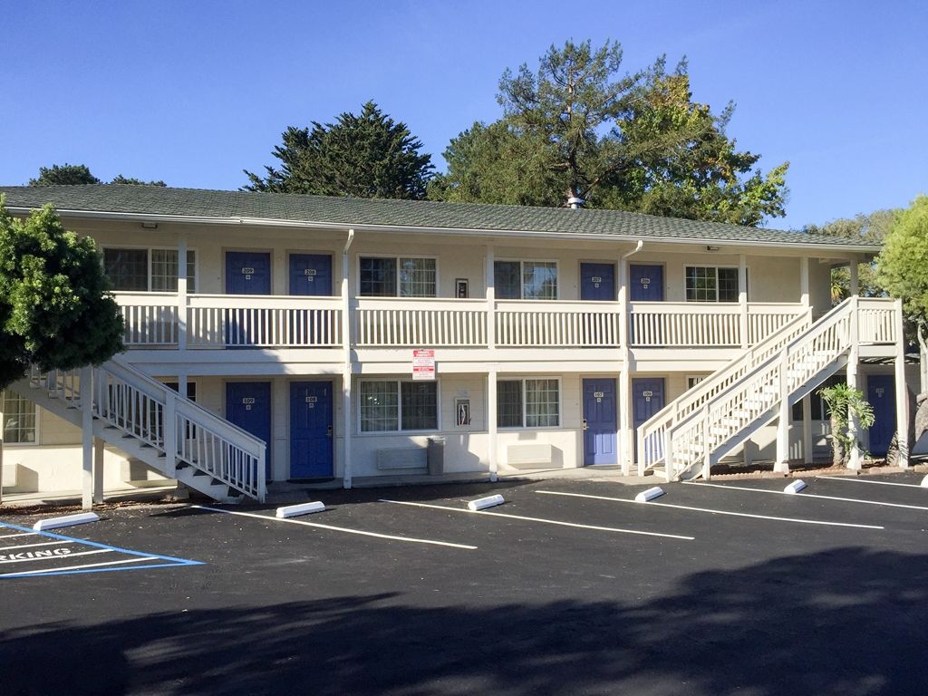 Fisherman'S Cove Inn Monterey Exterior photo