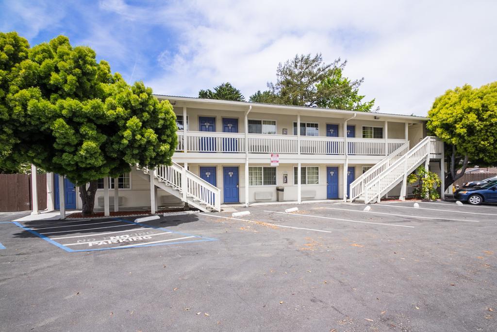 Fisherman'S Cove Inn Monterey Exterior photo